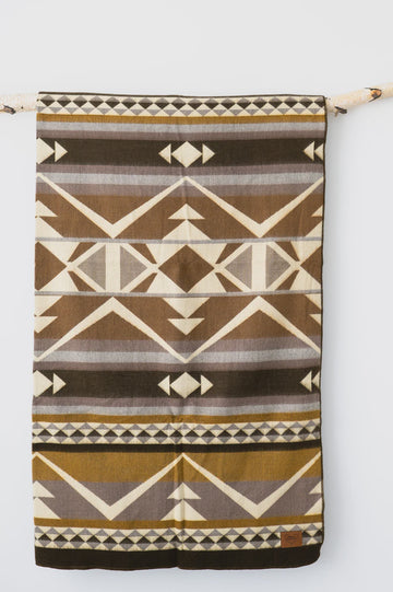 Sand Dune Heartprint Throw Blanket